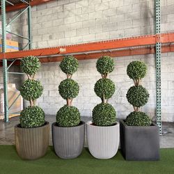 Planters with artificial plants / Limited Quantity