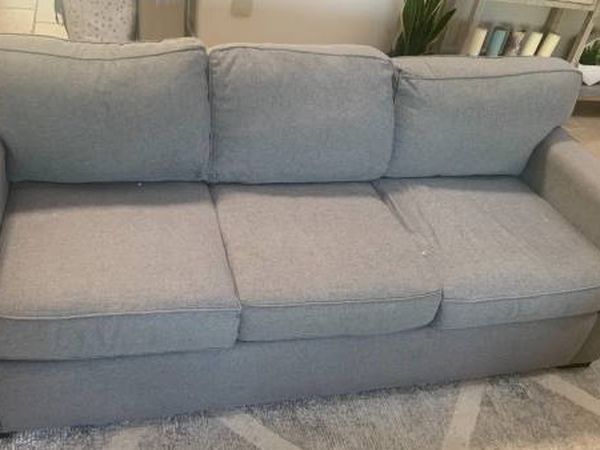 6 foot long loveseat. Three years old. Bought from living Spaces. In great shape.