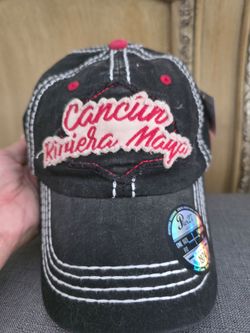 Cancun hat with tags