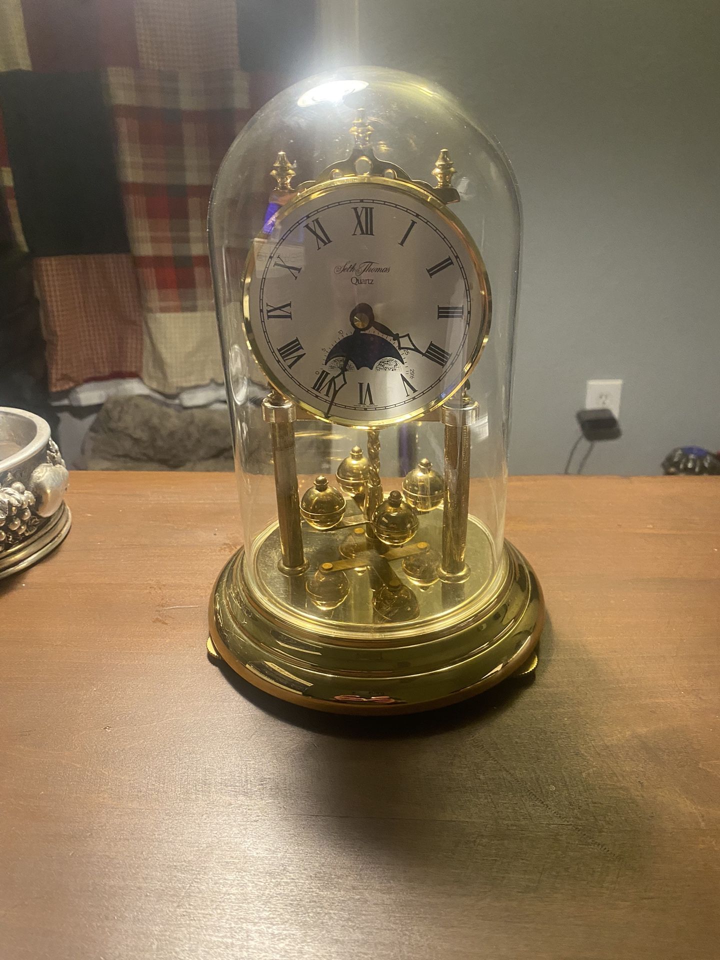 Seth Thomas Splendor Quartz Dome Clock. 