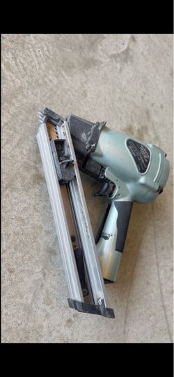 Hitachi Strip Nailer Airgun