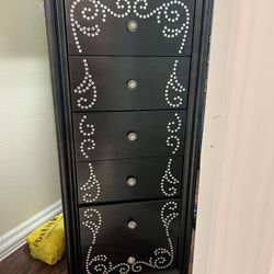 Swivel Jewel Chest 