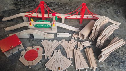 Brio Wooden Railway Children's Model Train Set