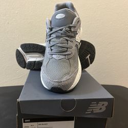 Grey New Balances 2002r