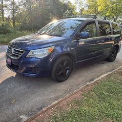 2010 Volkswagen Routan Se