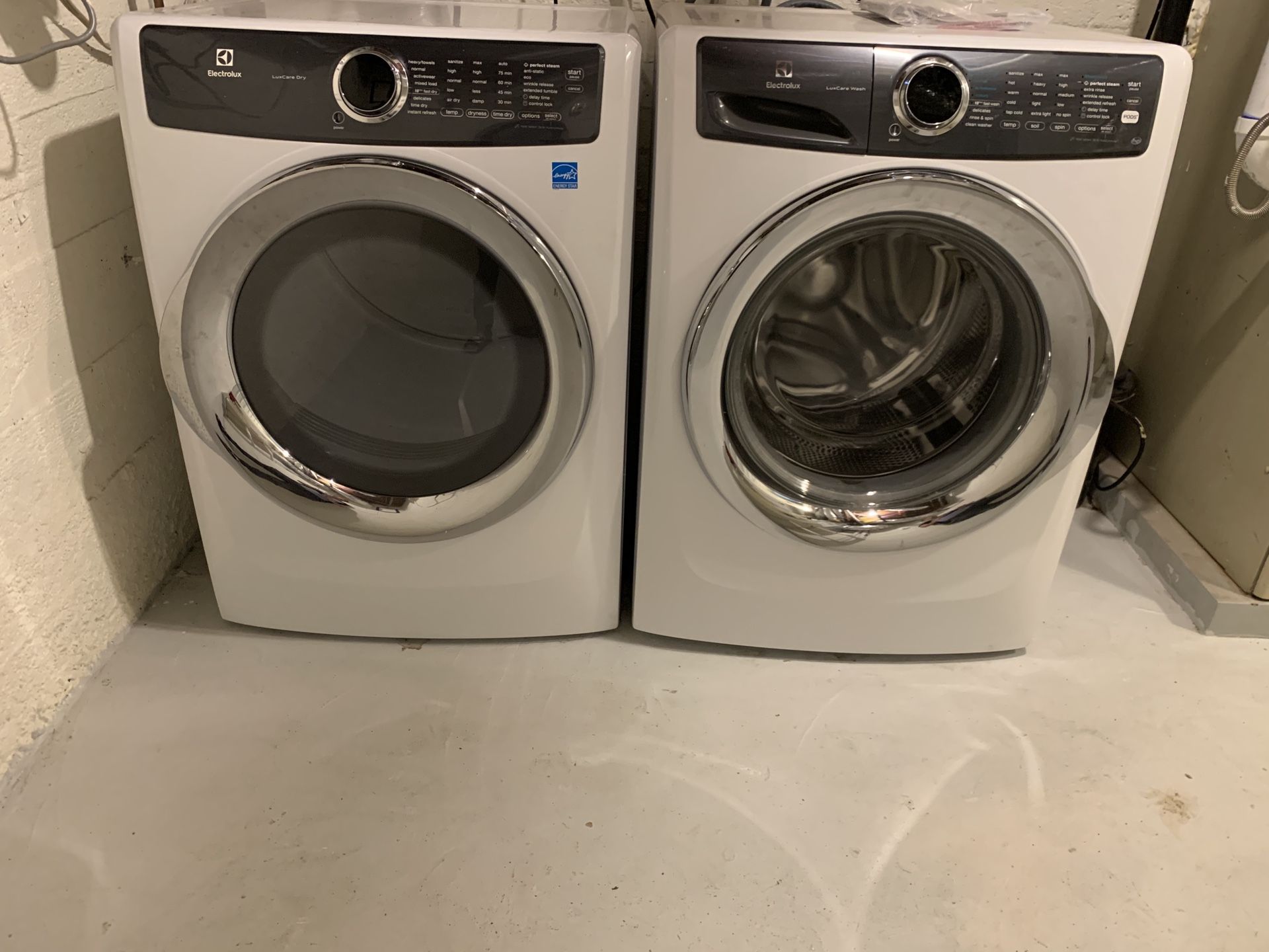 Practically new washer dryer set $500