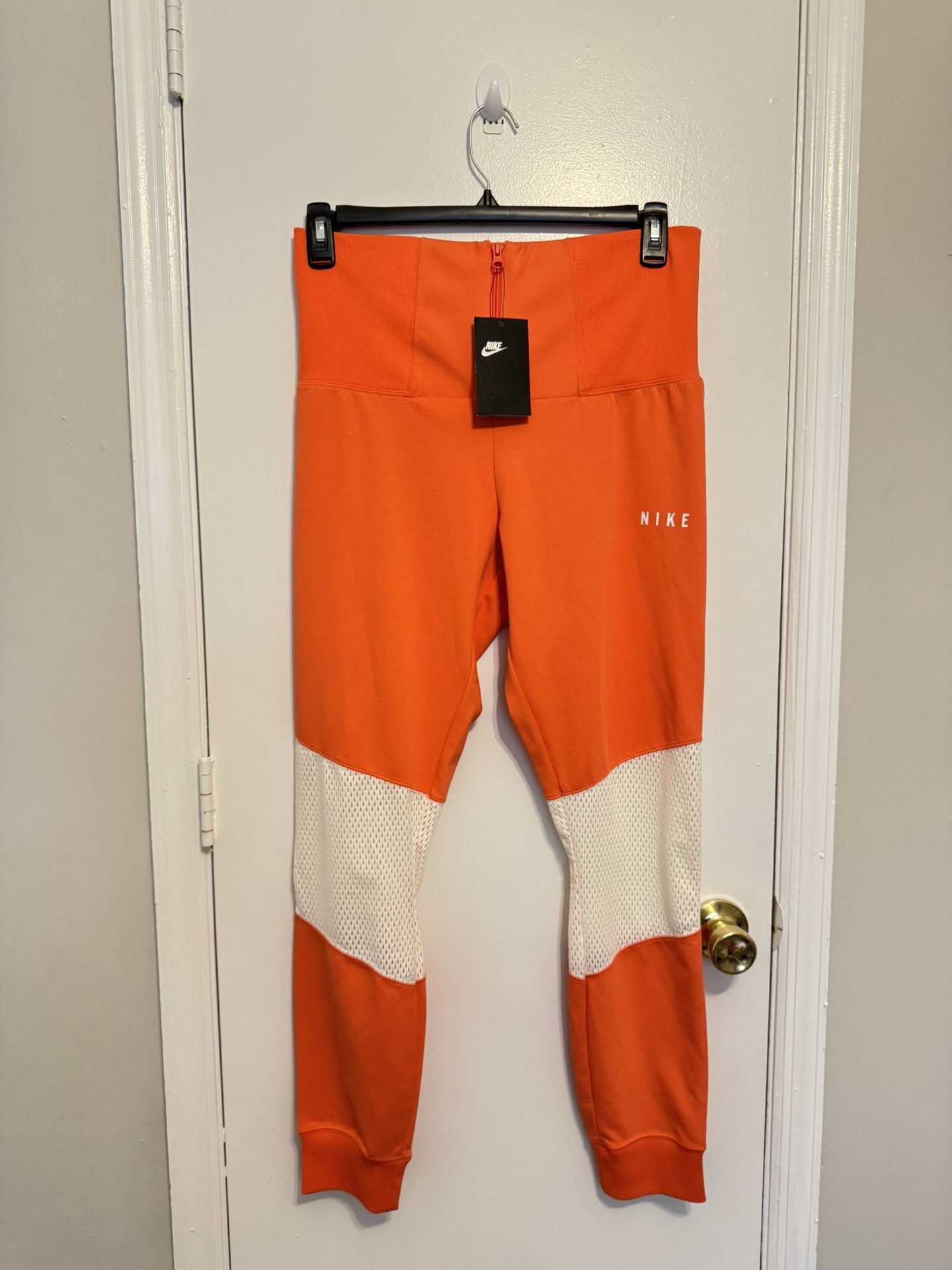 Nike Women’s Sportswear Essential Leggings Orange Large