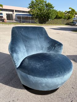 Alberta Italian Blue Velvet Swivel Chair