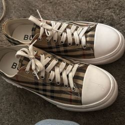 Burberry Shoes G5