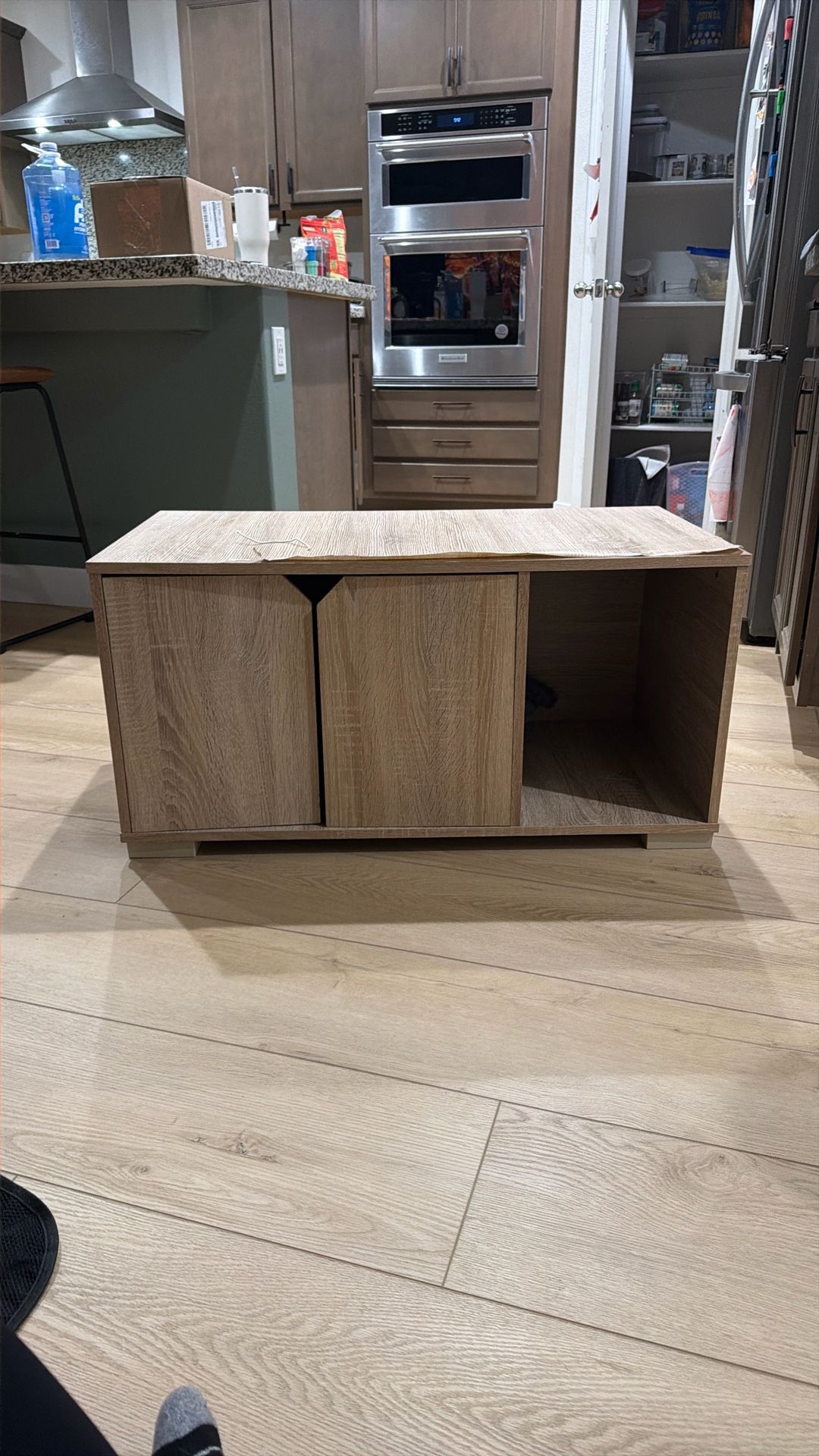 Cat Litter Box Furniture / Cat House – Good Condition (Minor Top Damage)