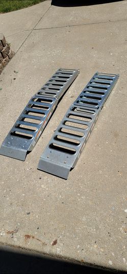Steel Tri-Fold Loading Ramps