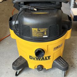 DEWALT Stealthsonic Quiet 9-Gallon 5 HP Corded Wet/Dry Shop Vacuum with Accessories Included