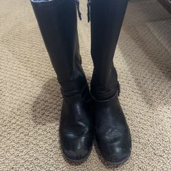 Cat and Jack kids boot size 2