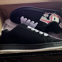 DC COURT GRAFFIK BLACK, PLAID & PINK SKATE SHOES