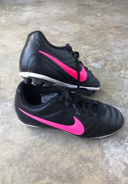 Girls NIKE cleats size 1