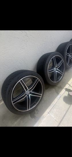 4 Mercedes Benz tires and rims 255/35R20 97W