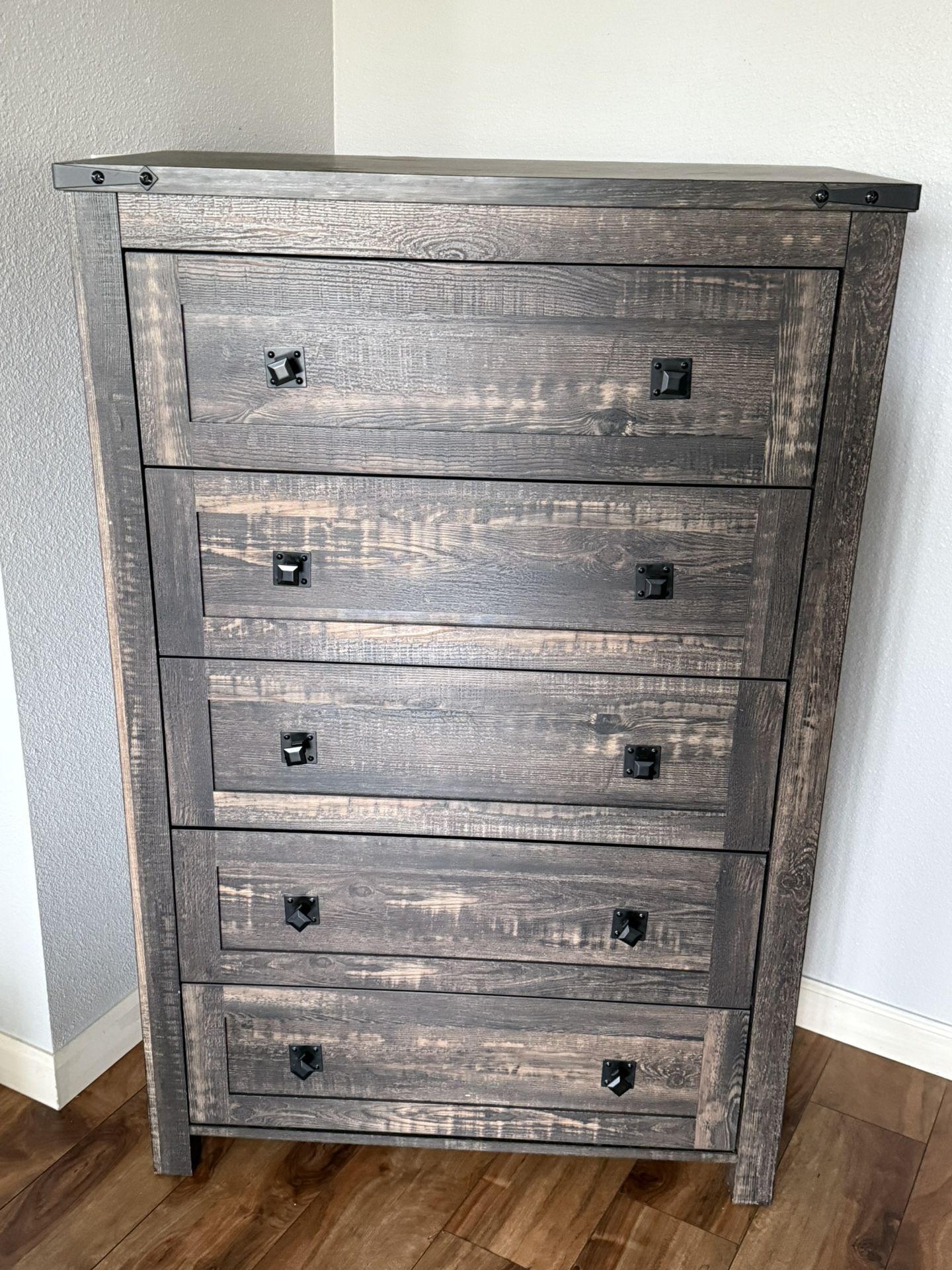 5- Drawer Chest / Dresser !!! 16” D 32” W 48” H