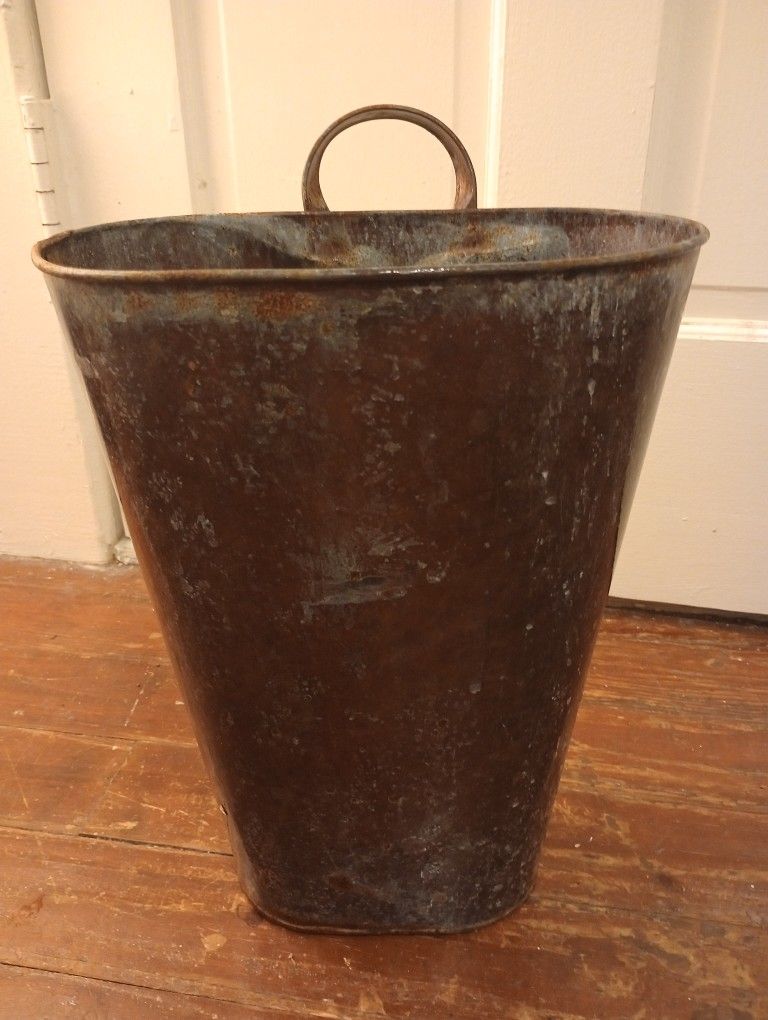 Farmhouse Galvanized Bucket with Handle *10.00* 13.5" H x 10" W Home and Garden Decor