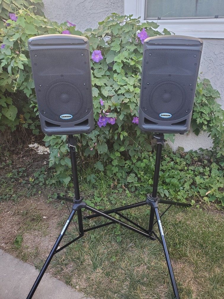 Samson XP308i Portable PA System 300w Bluetooth for Sale in Long