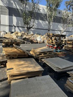 Free Pallets & Cardboard Boxes