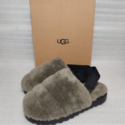 UGG slides slippers. Size 9 women's shoes. New in box 