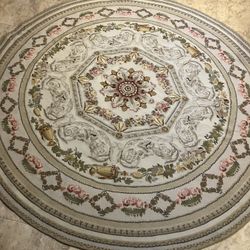 Beautiful Round Rug 72” Diameter