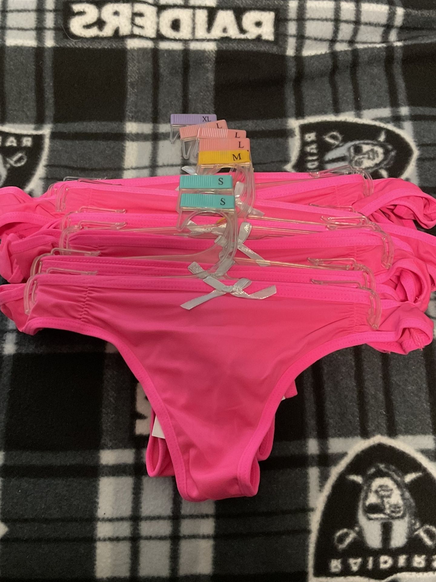 Wet Seal Neon Pink Thongs New With Tags $2 Ea Fontana