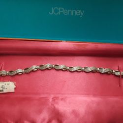 10 k diamond bracelet from jacypeny used only once like new