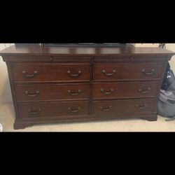 Beautiful Dark Wood 6 Drawers Dresser