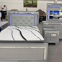 New 4pc Bedroom Set In Box 