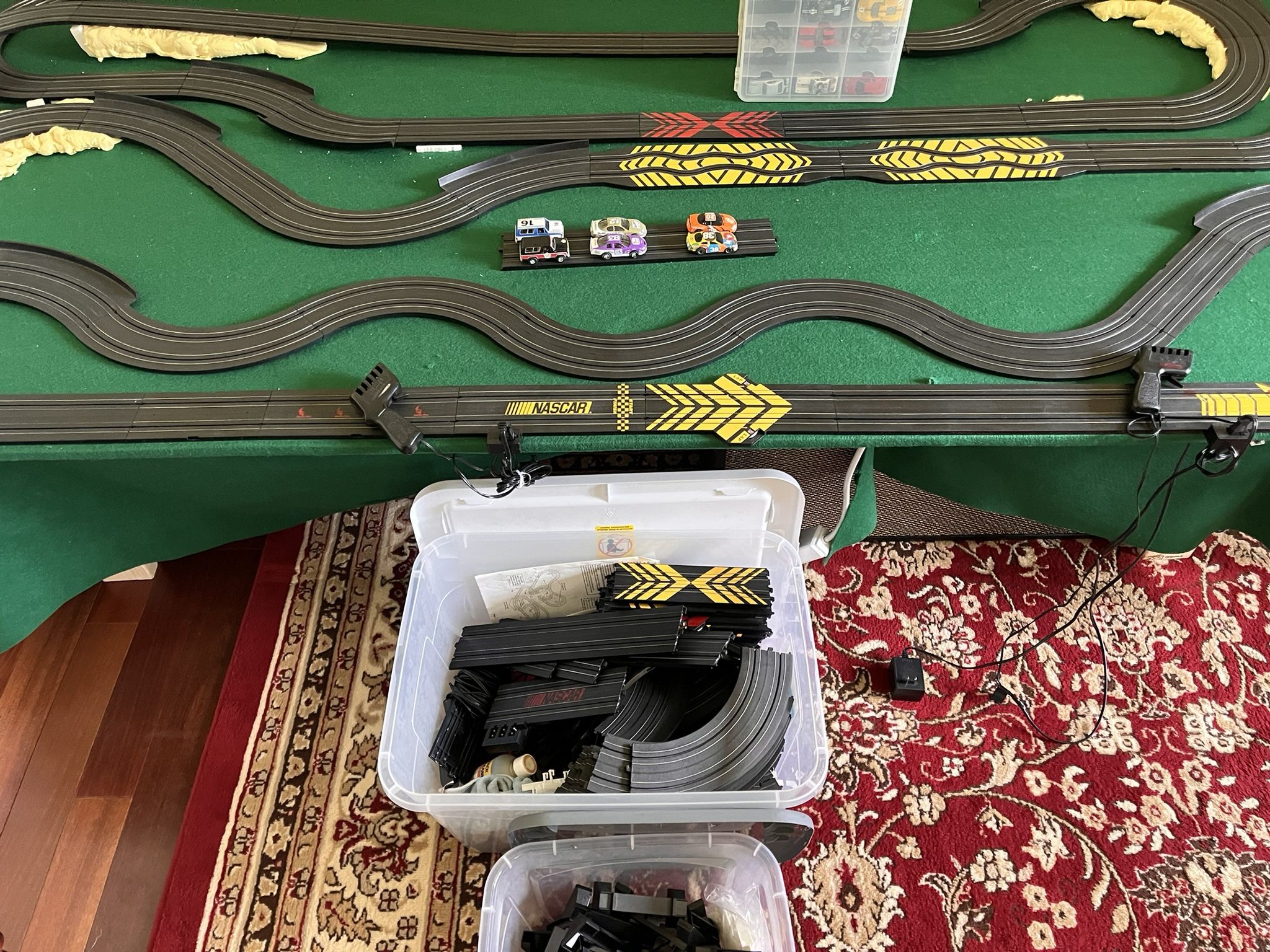 Large NASCAR Track HO With Over 50 Cars