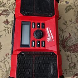 Radio Milwakee M-18 $58 Muy Bien Estado