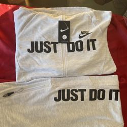 Mens Nike sweatsuits sizes s,m,l,3x,4x hmu $70 each