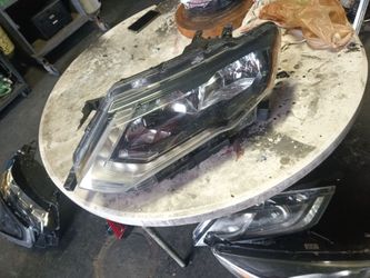 2016-2018 Nissan Rogue Halogen Left Side Headlight