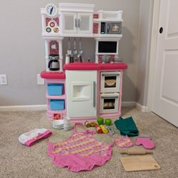 Step 2 Kitchen w/ Accessories