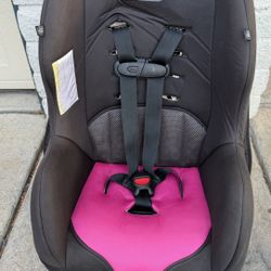 Car seat $35 Pick Up Only Bonanza And Lamb 