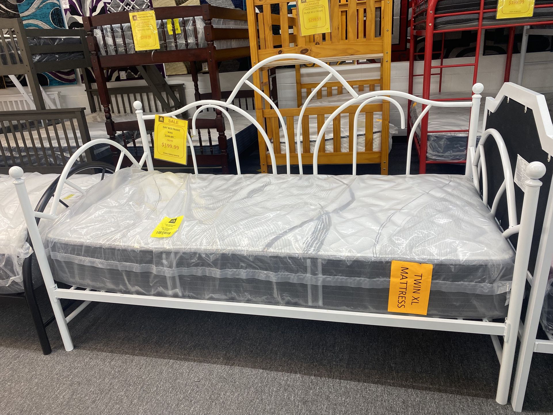Twin Size Daybed $199.99