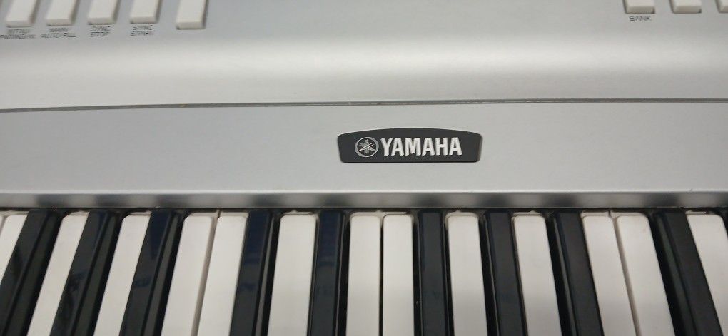 Yamaha DGX 230