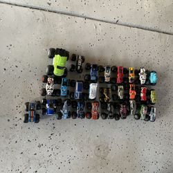 Awesome collection of Hot Wheels Monster Trucks here. Got a bunch of different designs and colors, like Grave Digger, Blue Thunder, and more. All read