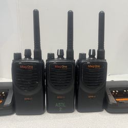 Lot of 3 Motorola Mag One UHF 4W 8CH  Two way Radios AAH84RCS8AA1AN