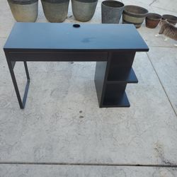 Black Desk