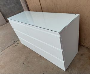 Modern White 6 Drawer Dresser With Glass Too
