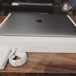 15inch Apple MacBook Pro. Touchbar, Core i7, Radeon Pro, 17