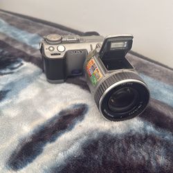 Sony Cyber-Shot 5.0 Mega Pixels DSC-F707