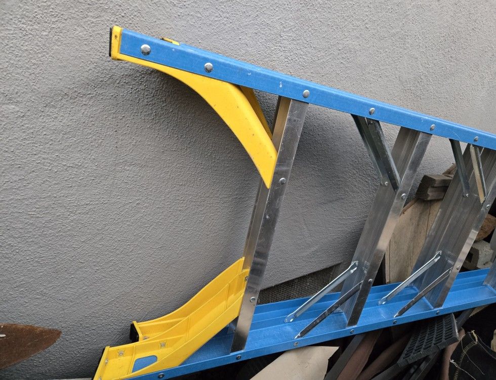 8 Ft. Fiberglass Ladder, WERNER
