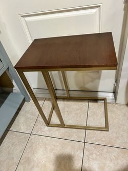 Metal Accent table C shape (SEE ALL PICTURES) 25” H by 20” W by 13” D …$20