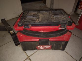 Milwaukee m18 packout vacuum