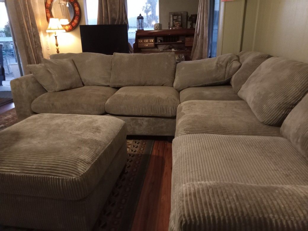 Brand New Couches!!!!