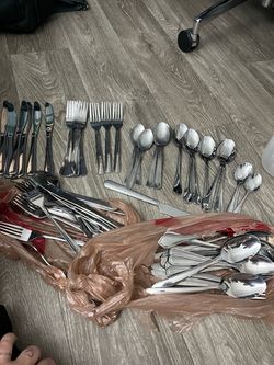 Mixed lot of silverware