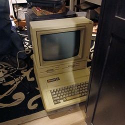Macintosh IIe In Working Condition. 